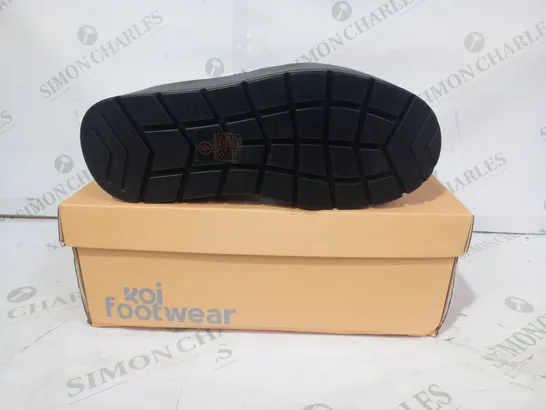 BOXED PAIR OF KOI PLATFORM OPEN TOE STRAPPY SLINGBACK SANDALS IN BLACK SIZE 4