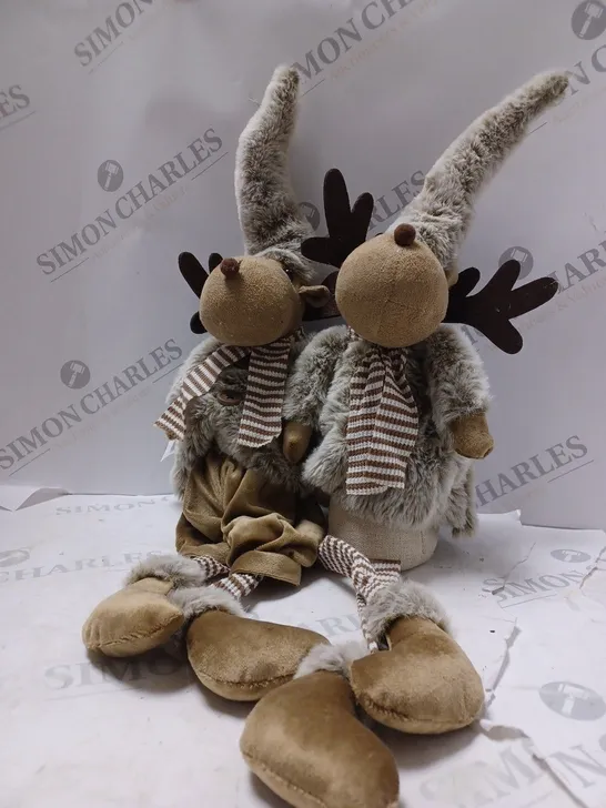 TWO SITTING MOOSE DECOR