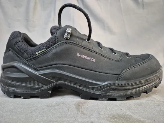 BOXED PAIR OF LOWA RENEGADE GTX SHOES IN BLACK UK SIZE 11.5