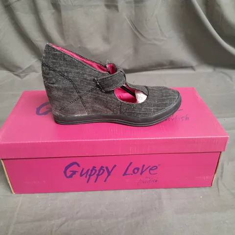 LOT OF 12 GUPPY LOVE LADIES WEDGE SHOES GREY/PINK ASSORTED SIZES