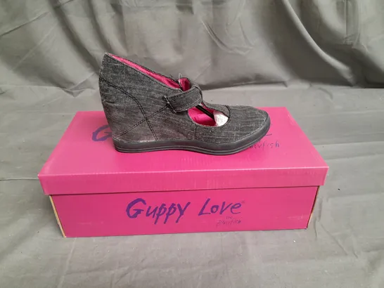 LOT OF 12 GUPPY LOVE LADIES WEDGE SHOES GREY/PINK ASSORTED SIZES