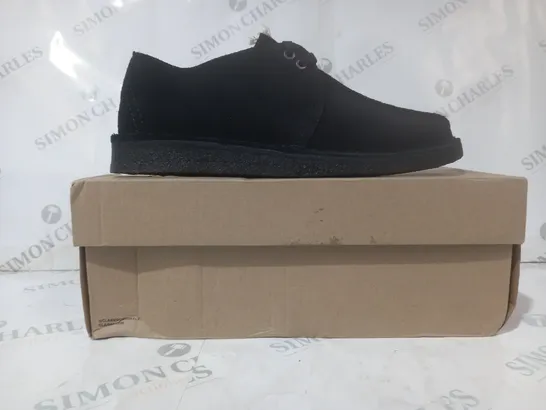 BOXED PAIR OF CLARKS DESERT TREK SUEDE SHOES IN BLACK UK SIZE 10