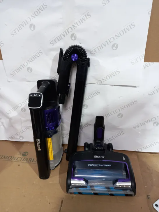 SHARK CORDLESS STICK VACUUM IZ390UKTQ