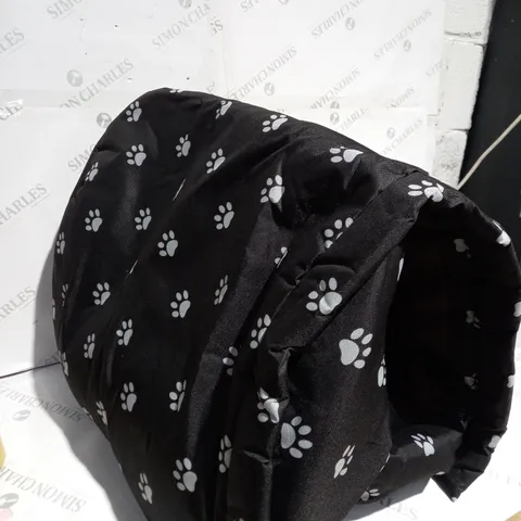 SIZE XL BLACK AND GREY PAW DESIGNED DOG BED 