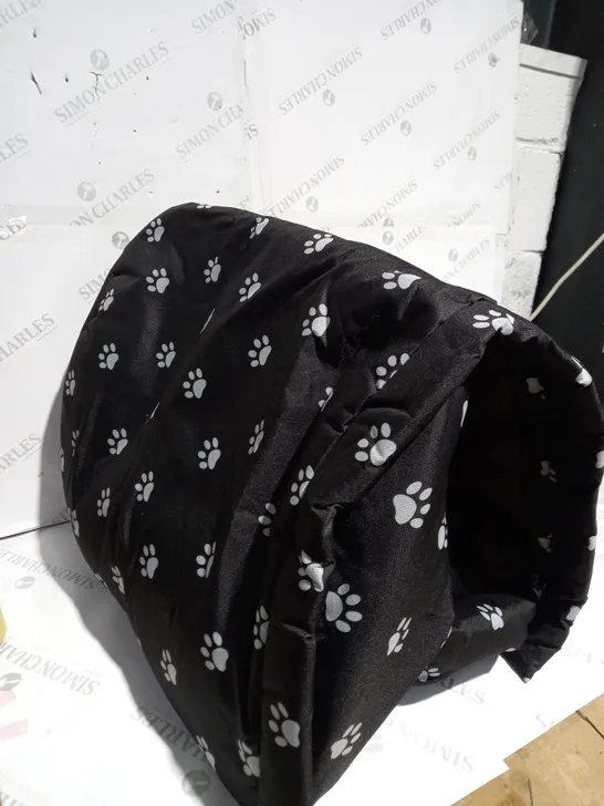 SIZE XL BLACK AND GREY PAW DESIGNED DOG BED 