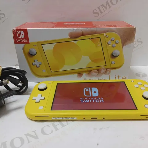 NINTENDO SWITCH LITE - YELLOW