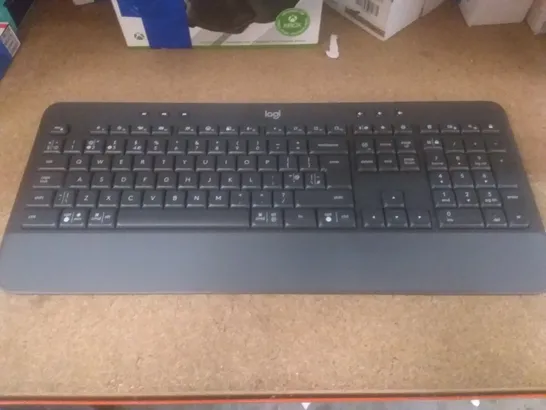 LOGITECH SIGNATURE K650 KEYBOARD