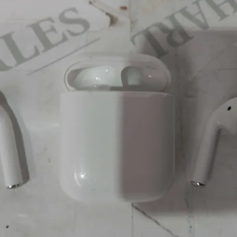 APPLE AIRPODS WITH CHARGING CASE