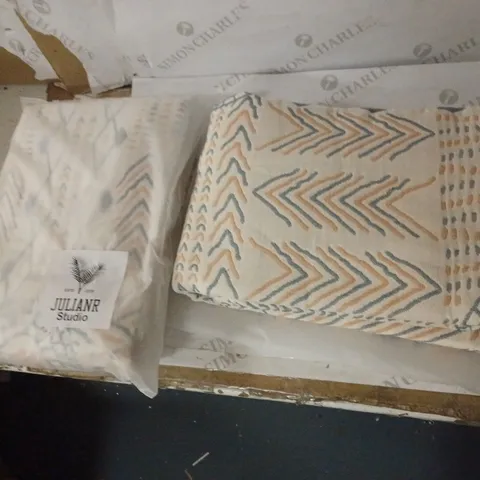 PAIR OF JULIANR STUDIO SOFT BLANKETS