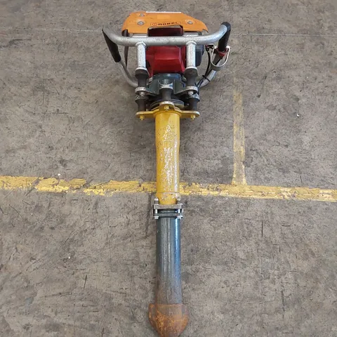 ROBEL 62.05 2 STROKE VERTICAL TAMPER - RAILWAY MAINTENANCE TOOL