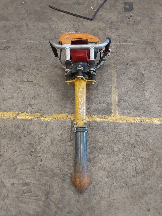 ROBEL 62.05 2 STROKE VERTICAL TAMPER - RAILWAY MAINTENANCE TOOL