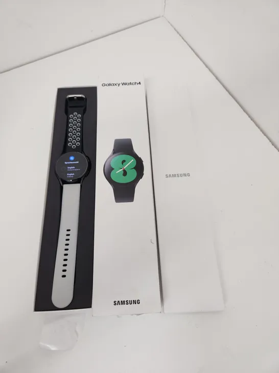 BOXED SAMSUNG GALAXY WATCH 4 40MM WITH STRAP