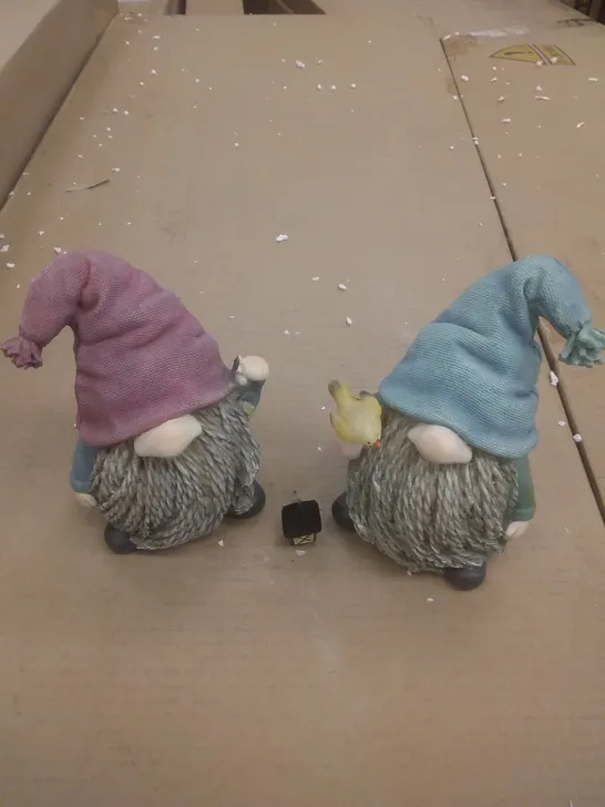 BOXED PAIR OF LED GNOMES FIGURES