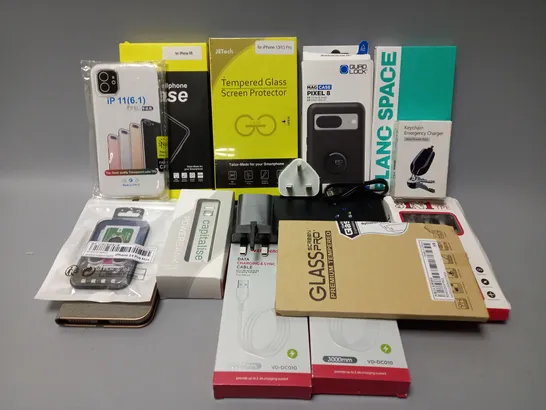 APPROXIMATELY 20 PHONE ACCESSORIES AND ELECTRICALS TO INCLUDE TEMPERED GLASS SCREEN PROTECTORS, POWER BANKS, CABLES, ETC