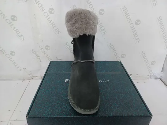 BOXED EMU BIRDWOOD WATERPROOF SHEEPSKIN BOOTS - SIZE W7/M6