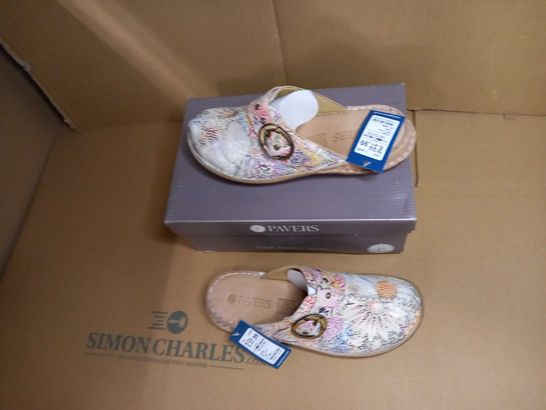 BOXED PAIR OF PAVERS BEIGE FLORAL BACKLESS SHOES -SIZE 7