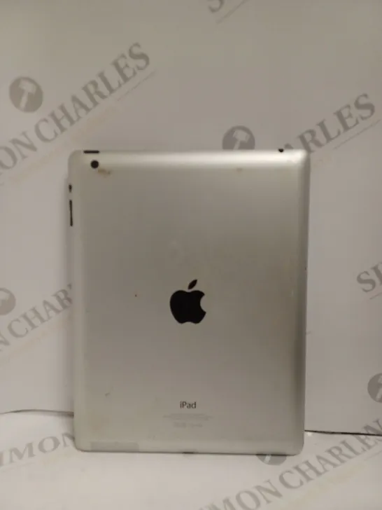 APPLE IPAD MODEL: A1458 SILVER