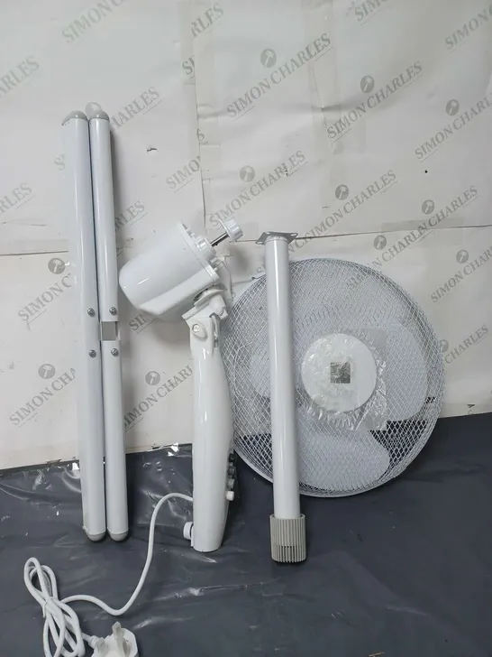 KNIGHT STAND FAN IN WHITE