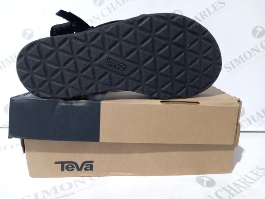 BOXED PAIR OF TEVA OPEN TOE FLATFORM SANDALS IN BLACK UK SIZE 5