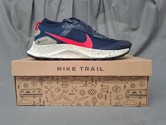 BOXED PAIR OF NIKE PEGASUS TRAIL 3 GTX SHOES IN NAVY/RED UK SIZE 11