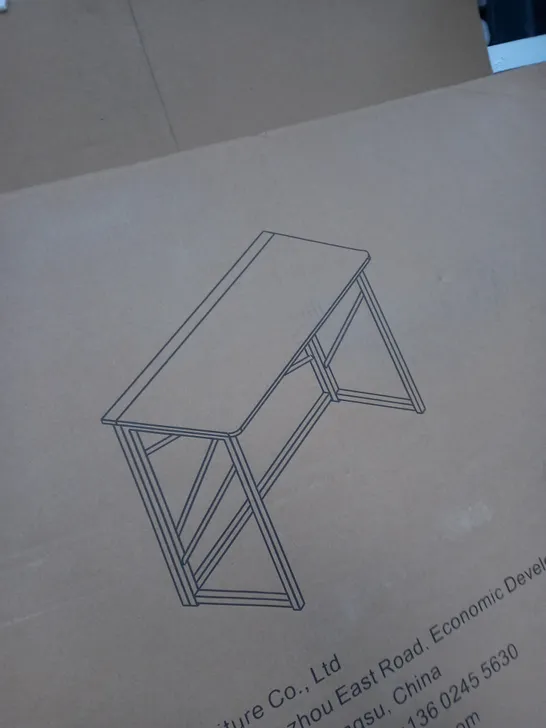 WHITE COMPUTER DESK SIZES 109.3X78 .3X7 . 5CM 