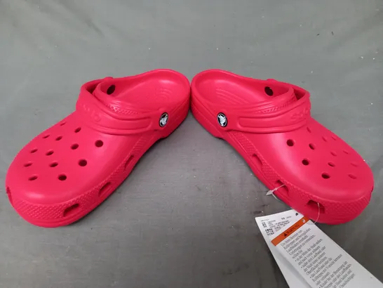 BOXED PAIR OF CROCS CLASSIC KIDS CLOGS IN RED UK SIZE J3