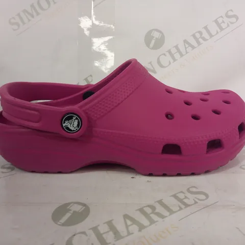 PAIR OF CROCS CLASSIC CLOGS IN FUCHSIA UK SIZE M3/W4