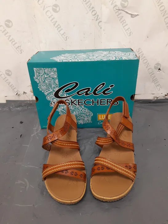 SKETCHERS CALI WOMENS SIZE 10 WEDGE HEEL SANDALS 