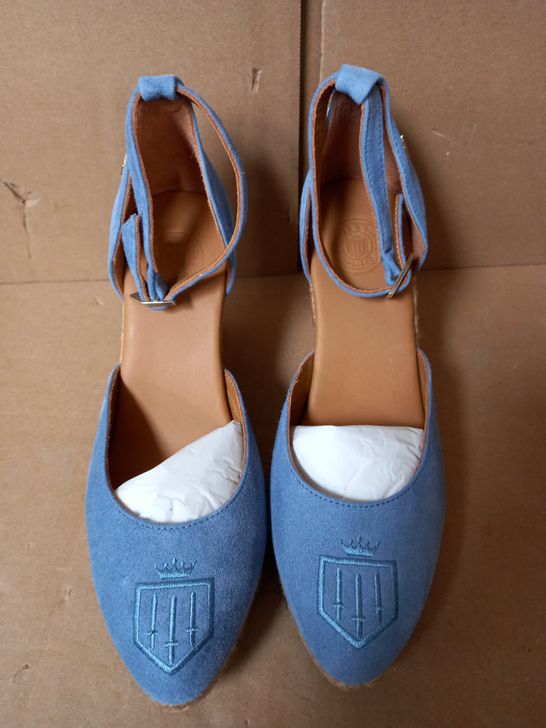 BOXED PAIR OF FAIRFAX & FAVOR WEDGES (BLUE), SIZE 4 UK