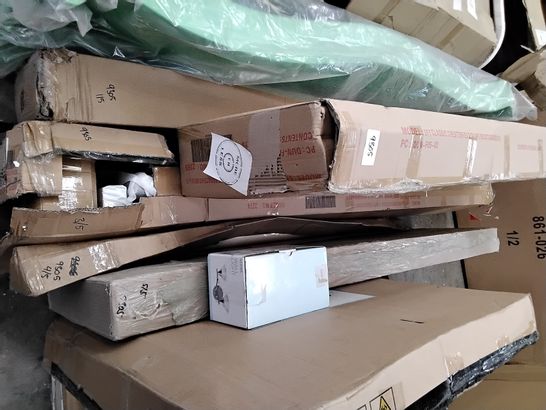 LOT OF 5 ASSORTED BOXED FURNITURE PARTS TO INCLUDE CHESTERFIELD 5FT 2&3 OF 3 AND ROLLERBLIND