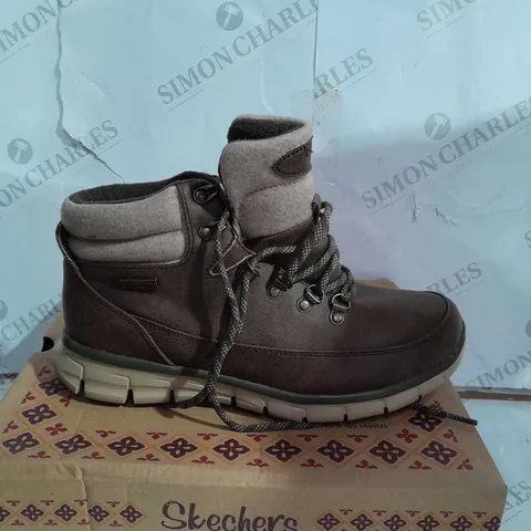 BOXED SKETCHERS WARM BOOTS, BROWN - SIZE 7 