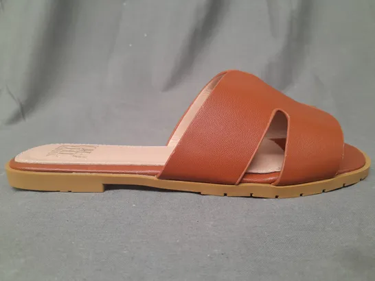 BOXED PAIR OF WHERE'S THAT FROM OPEN TOE FLAT SLIDERS IN BROWN UK SIZE 5