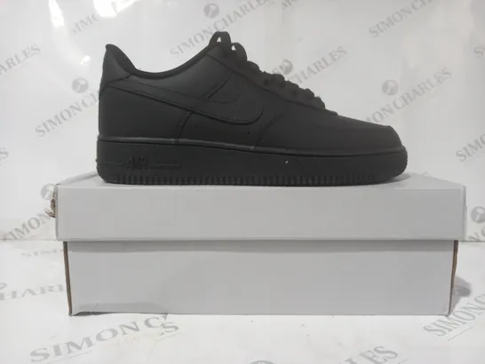 BOXED PAIR OF NIKE AIR FORCE 1 '07 SHOES IN BLACK UK SIZE 9