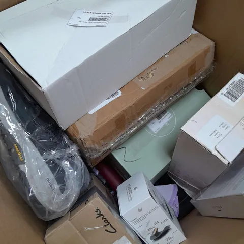 LARGE BOX OF APPROXIMATELY 15 ASSORTED HOUSEHOLD ITEMS TO INCLUDE SHOES , BAGS , MANTA HAIR BRUSH , ETC  