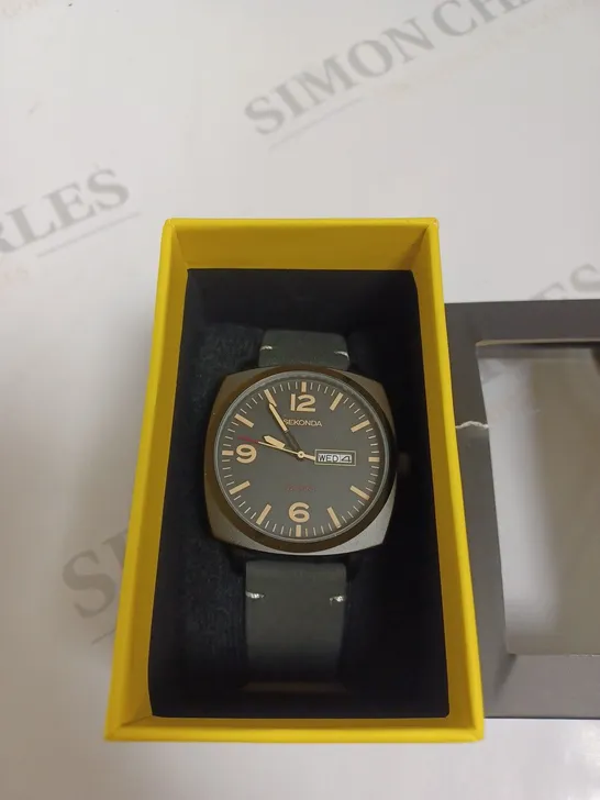 BOXED SEKONDA GENTS SQUARE CASE WATCH WITH GENUINE LEATHER STRAP - BLACK