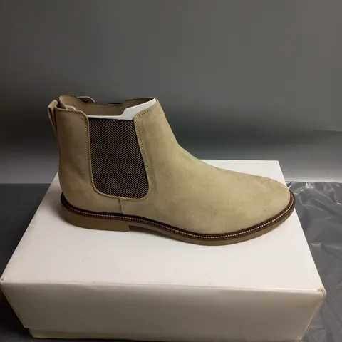 BOXED PAIR OF FIND ANKLE BOOTS IN SAND SIZE UK 10