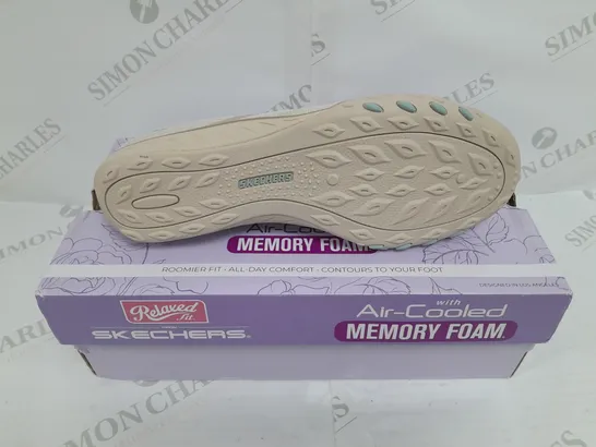 SKETCHERS RELAXED FIT NATURAL SIZE UK 6