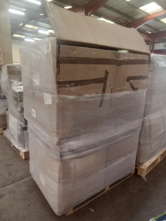 PALLET OF 4 BOXES CONTAINING PILLOWS & BEDDING