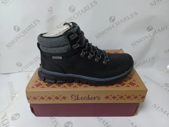 BOXED PAIR OF SKECHERS SYNERGY WARM BOOTS, BLACK - SIZE 5