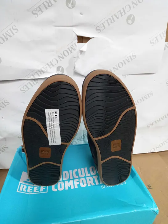 BOXED PAIR OF REEF CUSHION SWAMI BLACK ROCK SHOES SIZE 11