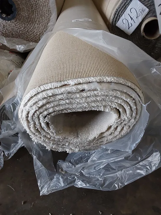 ROLL OF QUALITY LUXURY CARPET // SIZE: APPROXIMATELY 5.1 X 4M