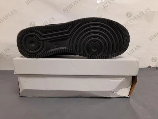 BOXED PAIR OF NIKE AIR FORCE 1 '07 SHOES IN BLACK UK SIZE 9