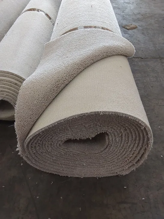 ROLL OF QUALITY DIMENSIONS DIM PLAINS CARPET // SIZE: APPROX 4 X 9.53m