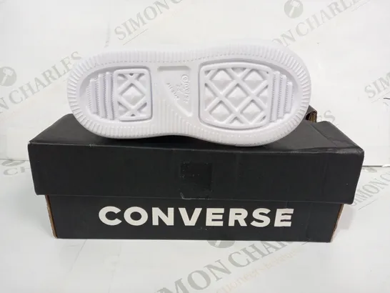 BOXED PAIR OF CONVERSE INFANT TRAINERS IN GREY/PINK UK SIZE 7