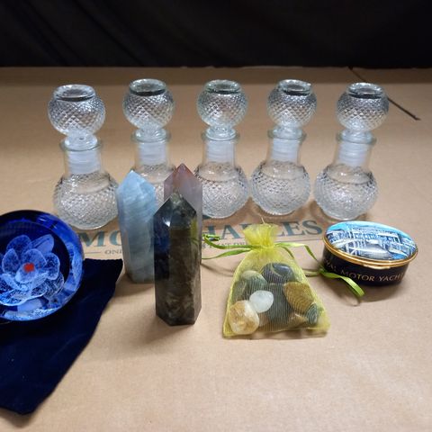 LOT OF 8 ASSORTED DECORATIVE ITEMS TO INCLUDE GLASS PAPER WEIGHT AND LIDDED CONTAINERS