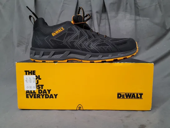 BOXED PAIR OF DEWALT STEEL TOE SHOES IN BLACK UK SIZE 11