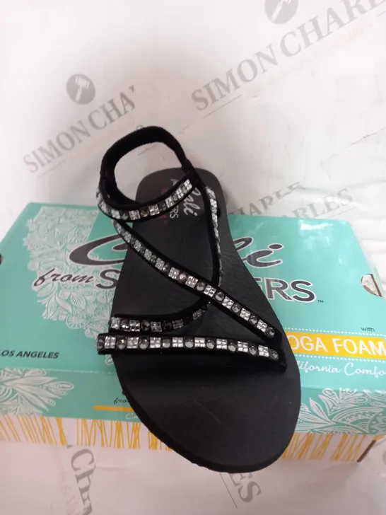 SKECHERS SANDALS BLACK 