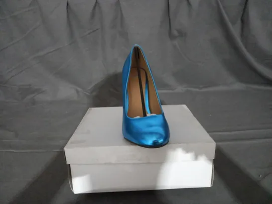 APPROXIMATELY 6 BOXED PAIRS OF ASOS SCALA HIGH HEELS IN BLUE SIZE 4