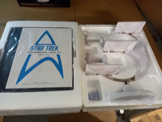 BOXED STAR TREK TRIDIMENSIONAL CHESS SET 