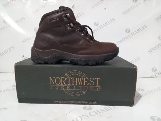 BOXED PAIR OF NORTHWEST TERRITORY ANKLE BOOTS IN BROWN UK SIZE 5